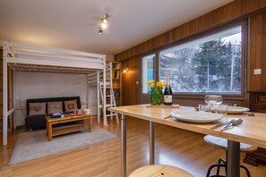 Breakfast bar