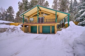 Parking | Driveway (4 Vehicles) | Garage (1 Vehicle)