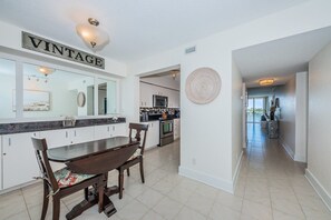 web-or-mls-Foyer 1-2