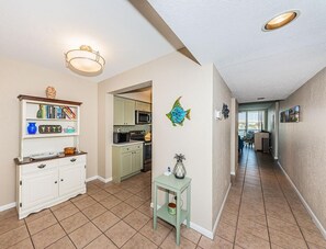 Foyer & Breakfast Nook