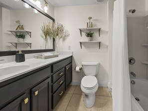 Sea La Vie | Shared Bathroom