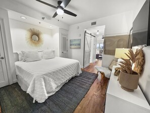 Sea La Vie | King Suite | Sleeps 2
