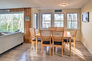 Dining Table | DIshware Provided