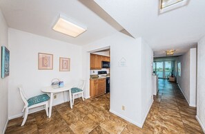 Foyer & Breakfast Nook