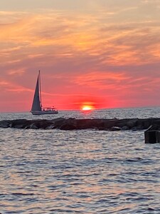 "Welcome Home"-   w/  *Pool* and  *Near Lake Mi Beaches and Downtown*