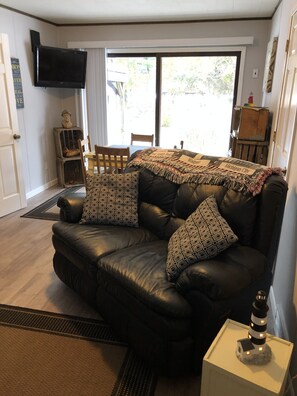 Sitting room coming in from the garage