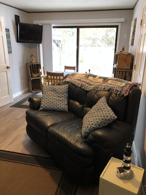 Sitting room coming in from the garage