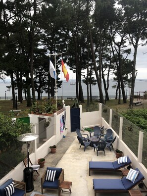 Outdoor relaxing space