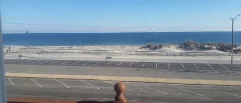 Vue sur la plage ou l’océan