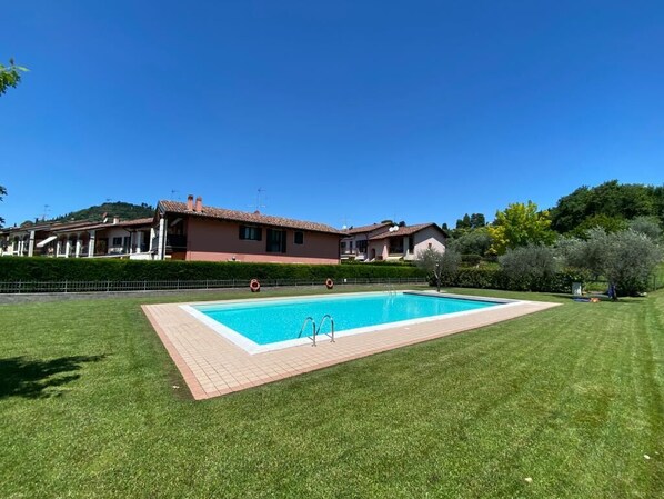 Relaxing pool never crowded  / Piscina rilassante mai affollata 