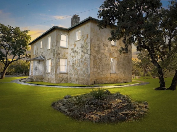 Our guest Tracie loved her stay here! "We LOVED the place! With plenty of room to roam! The walk to creek was beautiful and the daily wildlife was just a bonus! I would definitely recommend staying here!"