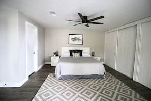 Master bedroom upstairs - king bed