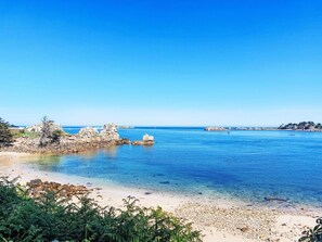 Blue, Water, Water Resources, Body Of Water, Natural Environment, Coast, Rock, Coastal And Oceanic Landforms, Beach, Sea