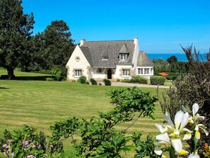 Sky, Plant, Building, Flower, Tree, Natural Landscape, House, Window, Land Lot, Cottage