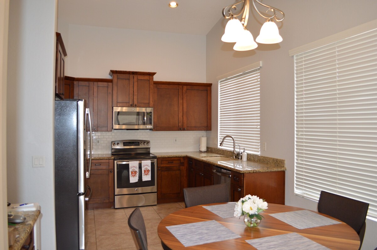 Gorgeous gated neighborhood home w/community pool/spa-CLEAN
