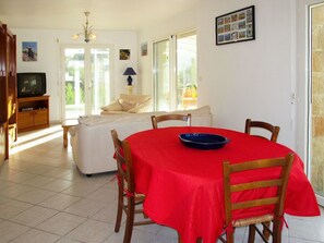 Room, Property, Dining Room, Furniture, Table, House, Building, Interior Design, Floor, Real Estate