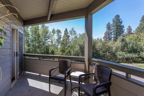Have your morning coffee with a view | Main Level