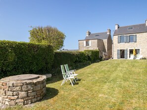 Sky, Wall, House, Cottage, Land Lot, Rural Area, Home, Farmhouse, Estate, Lawn