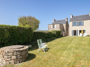 Sky, Wall, House, Cottage, Land Lot, Rural Area, Home, Farmhouse, Estate, Lawn