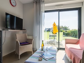 Outdoor Furniture, Furniture, Chair, Shade, Resort, Landscaping, Eco Hotel, Balcony, Swimming Pool, Sunlounger