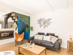 Table, Furniture, Couch, Comfort, Wood, Living Room, Studio Couch, Plant, Interior Design, Architecture