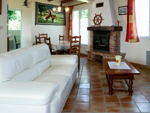 Table, Picture Frame, Couch, Furniture, Property, Wood, Lighting, Interior Design, Building, Living Room