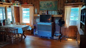 living room w/table
