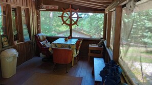 porch w/table