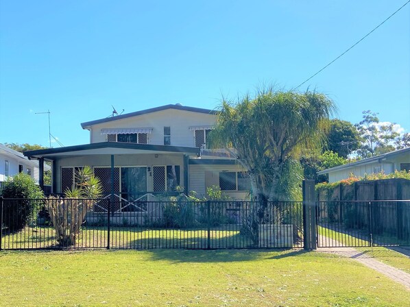 The Donnybrook Retreat from the road
Yard is fully fenced.