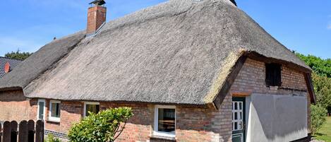 Ferienhaus Augustin mit Reetdach und Kamin