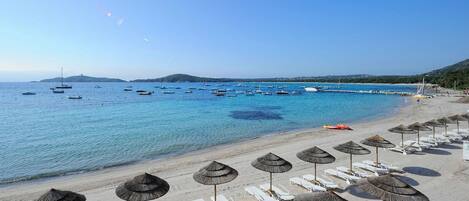 La plage et le bar du Rouf