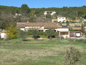 Propriété vue depuis la route