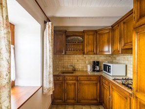Cabinetry, Countertop, Eigentum, Möbel, Schublade, Küche, Holz, Küchengerät, Interior Design, Haushaltsgerät