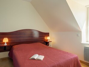 Sol, Sol, Chambre, Lit, Bois, Drap De Lit, Design Intérieur, Literie, Textile, Cadre De Lit