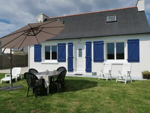 Nuage, Ciel, Meubles, Fenêtre, Propriété, Plante, Bâtiment, Porte, Chaise, Maison