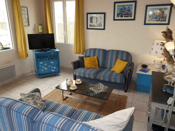 Cadre, Propriété, Confort, Bleu, Fenêtre, Canapé, Bleu Azur, Table, Bâtiment, Textile