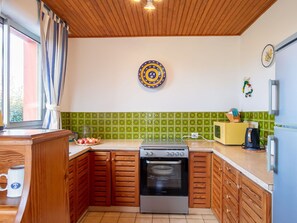 Cabinetry, Eigentum, Spüle, Sinken, Möbel, Countertop, Gebäude, Schublade, Holz, Küche