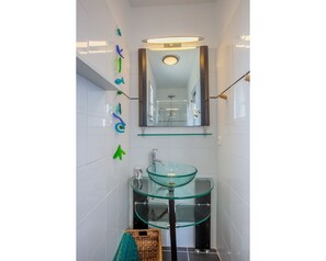 Spiegel, Armatur, Eigentum, Zapfhahn, Sinken, Badezimmer, Interior Design, Die Architektur, Gebäude