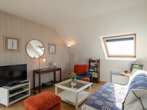 Bilderrahmen, Tabelle, Eigentum, Möbel, Spiegel, Komfort, Holz, Interior Design, Beleuchtung, Wohnzimmer