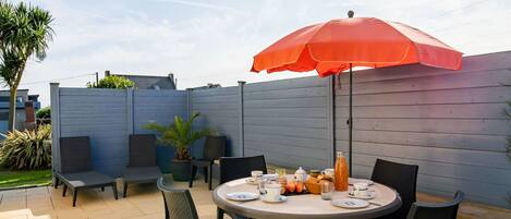 Cloud, Sky, Table, Furniture, Property, Plant, Building, Chair, Outdoor Table, Shade