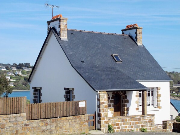 Ciel, Bâtiment, Fenêtre, Bois, Maison, Chalet, Mur, Plante, Zone Rurale, Façade