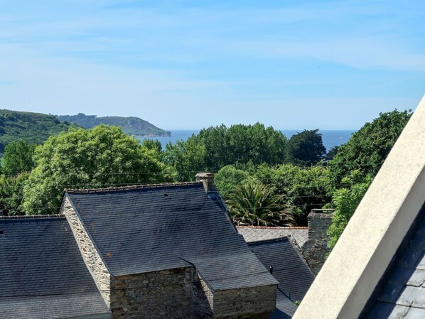 Roof, Property, Architecture, Sky, House, Tree, Building, Vacation, Tourism, Daylighting