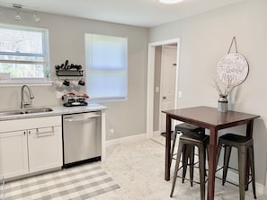 Eat-in kitchen