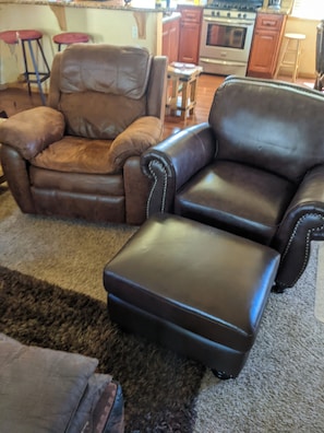 Living room 1 comfortable chairs