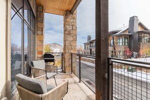 Private balcony with a BBQ/grill.