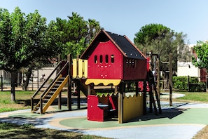 Children’s play area – outdoor