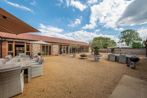 The Owl House, Little Massingham: The courtyard with outdoor seating and barbecue
