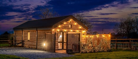 Ockeridge Rural Retreats - Montana Log Cabin