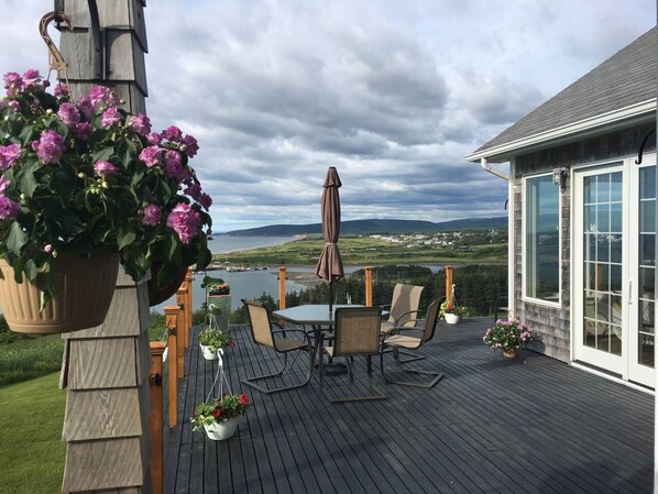  Main Level West Facing Deck