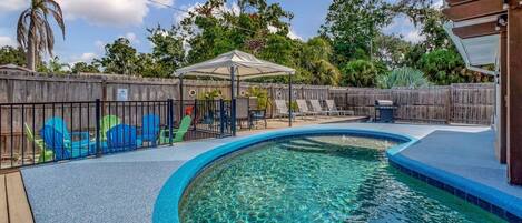 Welcome to The Palms! Fully furnished 3 bed/2 bath home with heated private pool